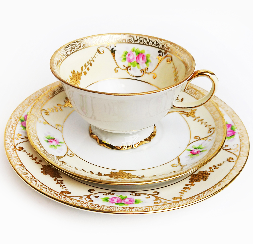 オールドノリタケ - Noritake 薔薇 金盛 薔薇文 カップ&amp;ソーサートリオ 金盛薔薇絵図 ケーキ皿公式 オールドノリタケ・金彩手彩色薔薇連鎖状紋 キャビネットトリオ アザラシ ] [ 敬誠アート 陶磁器に描かれる優美なバラ「オールドノリタケとバラ模様