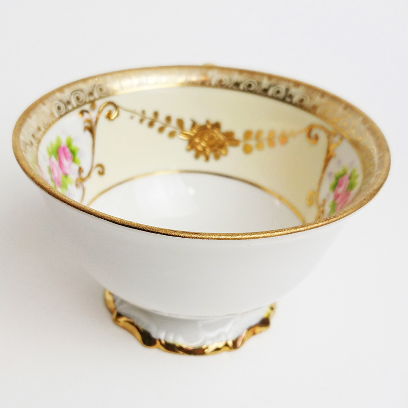 オールドノリタケ - Noritake 薔薇 金盛 薔薇文 カップ&amp;ソーサートリオ 金盛薔薇絵図 ケーキ皿公式 オールドノリタケ・金彩手彩色薔薇連鎖状紋 キャビネットトリオ アザラシ ] [ 敬誠アート 陶磁器に描かれる優美なバラ「オールドノリタケとバラ模様