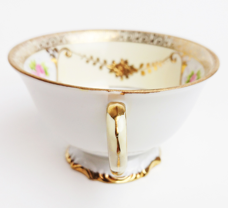 オールドノリタケ - Noritake 薔薇 金盛 薔薇文 カップ&amp;ソーサートリオ 金盛薔薇絵図 ケーキ皿公式 オールドノリタケ・金彩手彩色薔薇連鎖状紋 キャビネットトリオ アザラシ ] [ 敬誠アート 陶磁器に描かれる優美なバラ「オールドノリタケとバラ模様