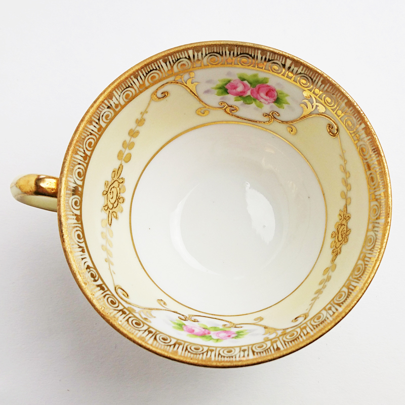 オールドノリタケ - Noritake 薔薇 金盛 薔薇文 カップ&amp;ソーサートリオ 金盛薔薇絵図 ケーキ皿公式 オールドノリタケ・金彩手彩色薔薇連鎖状紋 キャビネットトリオ アザラシ ] [ 敬誠アート 陶磁器に描かれる優美なバラ「オールドノリタケとバラ模様