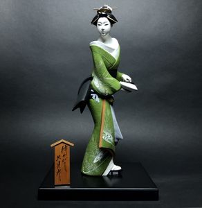 美人 博多人形のYahoo!オークション(旧ヤフオク!)の相場・価格を見る