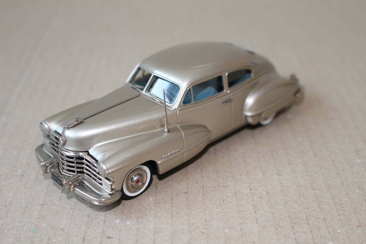 Miniature Brooklin 1/43 Cadillac Convertible 1947 - BRK.74 - Bleu Foncé