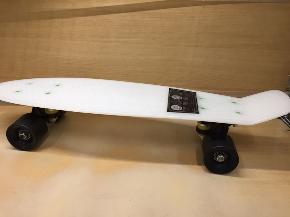 【大人気，大得価】 ペニースケートボード Penny Skateboard 白 ホワイト スポーツ(完成品、コンプリートセット)｜売買されたオークション情報、yahooの商品情報をアーカイブ公開 - オークファン 完成品、コンプリートセット