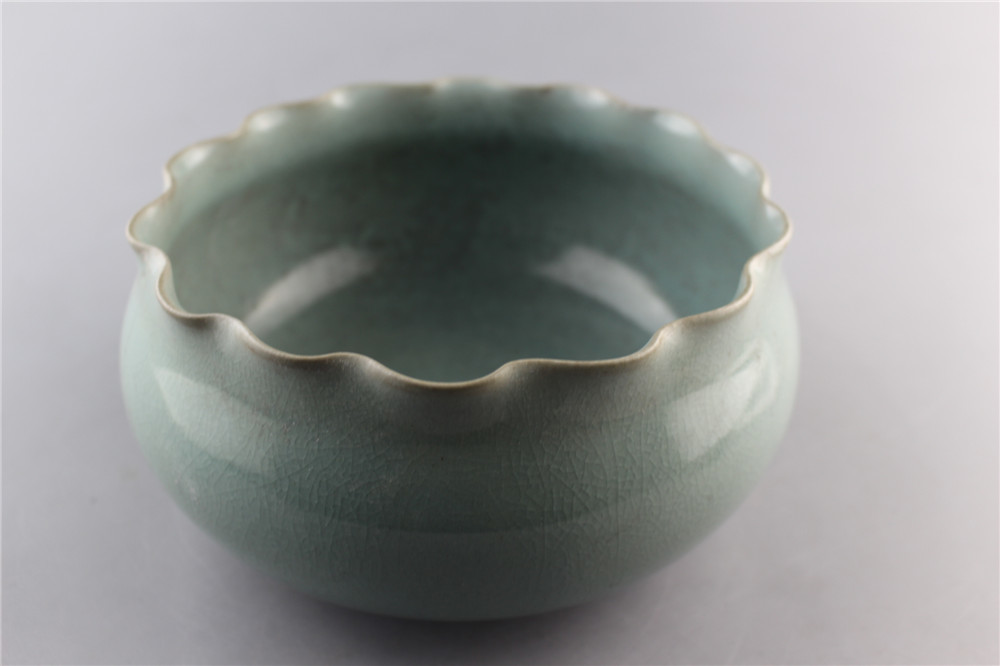 宋汝窯清涼寺徽宗花口賞盤 景徳鎮 陶磁器 装飾品 現代工芸品 美術品
