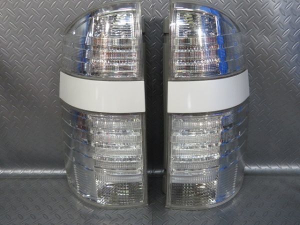 ヴォクシー 後期 AZR60G ▽ トヨタ 右 テールライト 28-185 LED