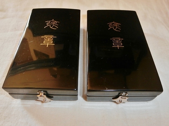 黄綬褒章 紺綬褒章 昭和53年 2点まとめ 勲章 記章 褒章 略綬 共箱 当時物 褒章 紺綬褒章 勲章 Yahoo!オークション - 黄綬褒章 昭和53年 2点
