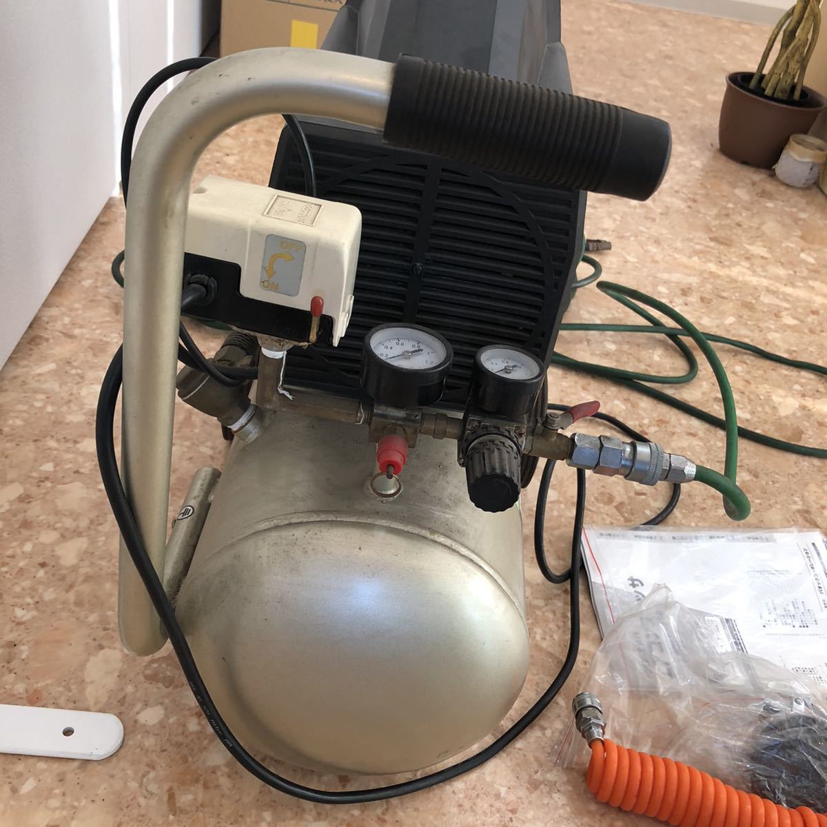 エアーコンプレッサー FOREST AIR UD-1525 III 用車輪交換｜松田葵の 
