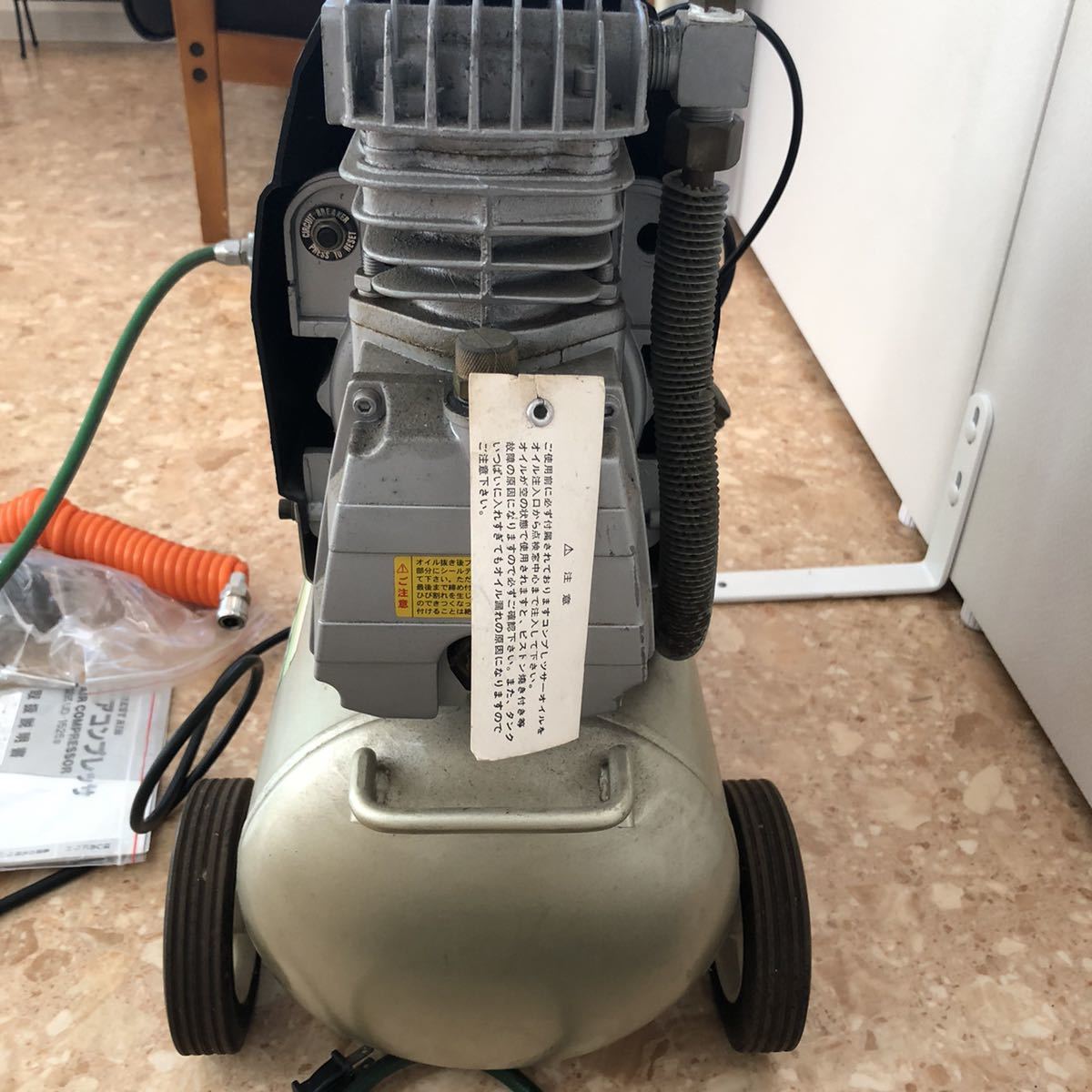 エアーコンプレッサー FOREST AIR UD-1525 III 用車輪交換｜松田葵の 