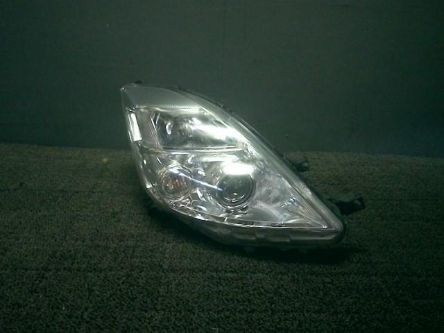 アイシス ZGM10G 右ヘッドライト ヘッドランプ 1F7 81110-44341 トヨタ