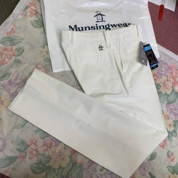 限定セール，品質保証 /サイズW85ｃｍ Munsingwear/マンシングウェア 春夏モデル/吸汗速乾/UVカット/ペンギン刺繍/５PストレッチGOLFパンツ ホワイト(84cm～)｜売買されたオークション情報、yahooの商品情報をアーカイブ パンツ、スラックス