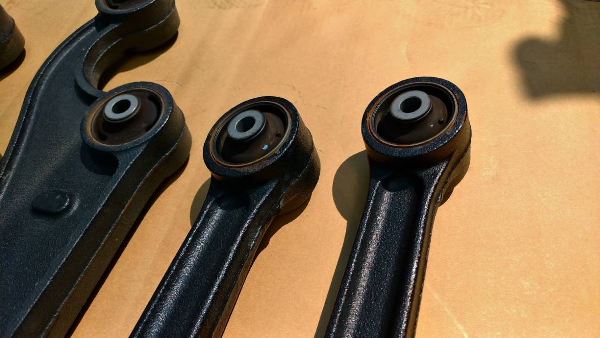リーディングアーム jb74 ジムニーJB64JB74 トレーリング アームの通販 