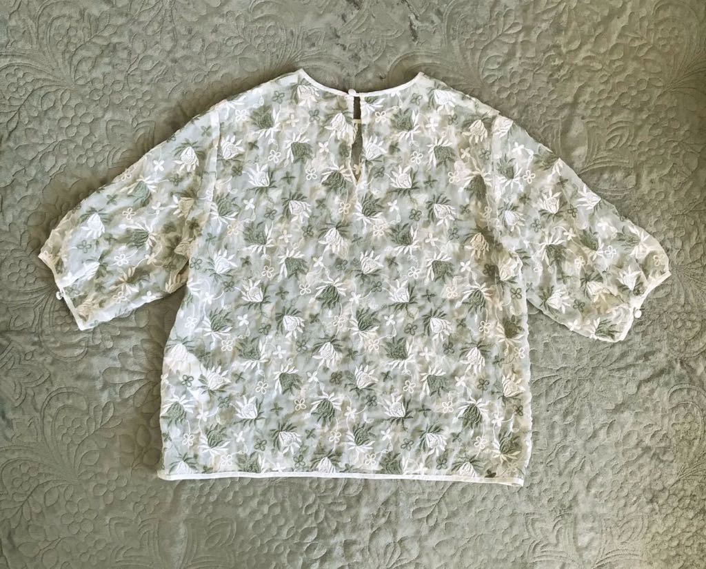 ネセセア 刺繍 ブラウス 花柄 淡いカーキ 白 シースルー 六分袖 半袖 