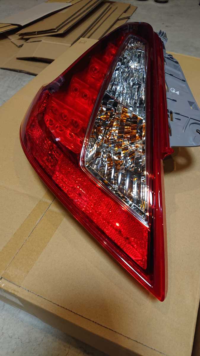 新車外し テールランプ 左右セット NISSAN フェアレディZ 34Z 純正テールランプ 左右セット 新車外し 美品