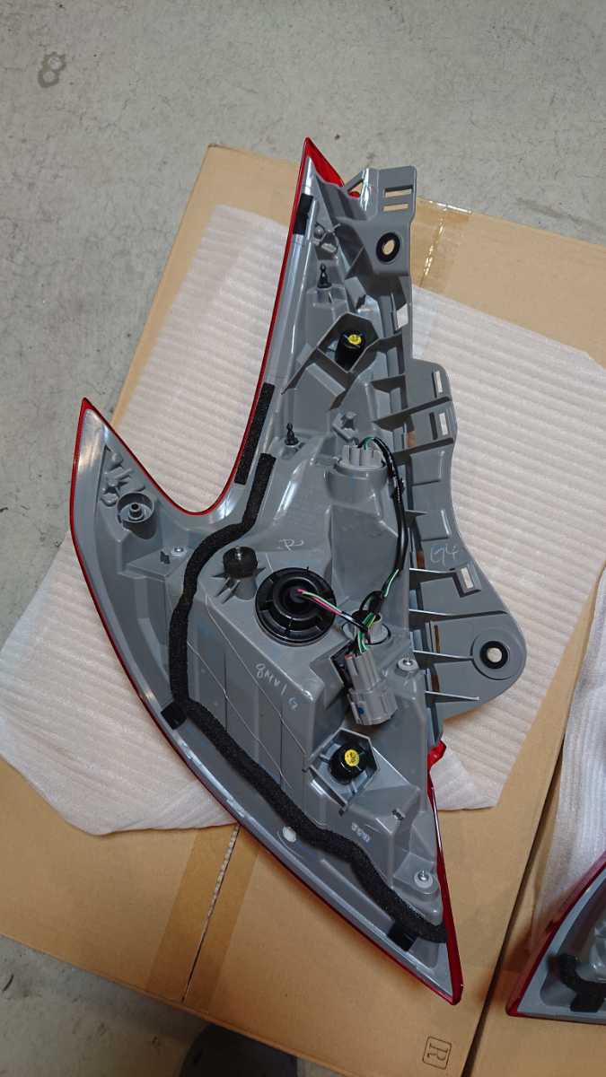 NISSAN フェアレディZ 34Z 純正テールランプ 左右セット 新車外し 美品