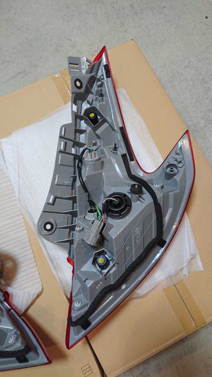 NISSAN フェアレディZ 34Z 純正テールランプ 左右セット 新車外し 美品