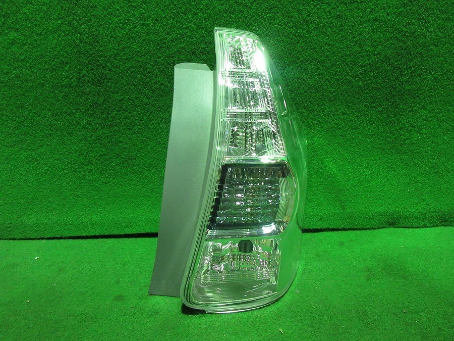 良品☆ プリウスα ZVW40 前期 純正 右テールランプ LED STANLEY 47-46