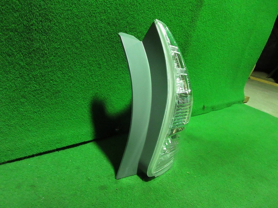 良品☆ プリウスα ZVW40 前期 純正 右テールランプ LED STANLEY 47-46