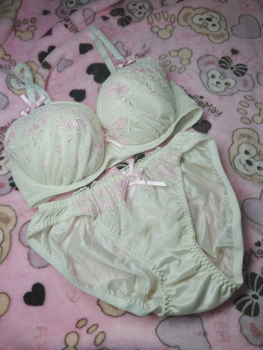 Jkみーちゃんのタンス整理品 ラブリーブラジャー 脇ピンクリボン刺繍パンティ 難ありeco ショーツ 下着 女性 ランジェリー 75 売買されたオークション情報 Yahooの商品情報をアーカイブ公開 オークファン Aucfan Com