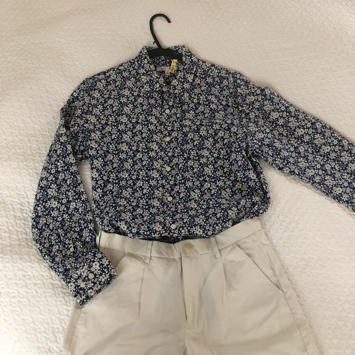 Uniqlo ユニクロ リバティロンドンのプレミアムリネンプリントシャツ Mサイズ 長袖シャツ 売買されたオークション情報 Yahooの商品情報をアーカイブ公開 オークファン Aucfan Com