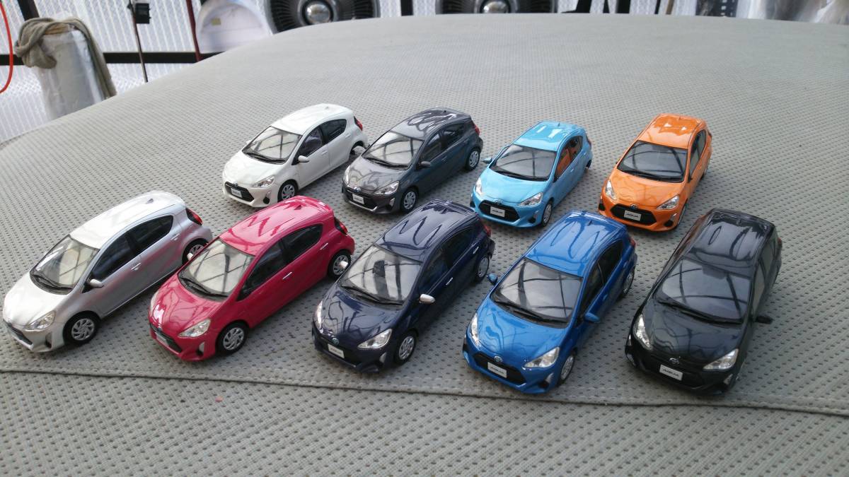 アクア カラーサンプル トヨタ ミニカー 非売品 1⁄30 前期 公式通販