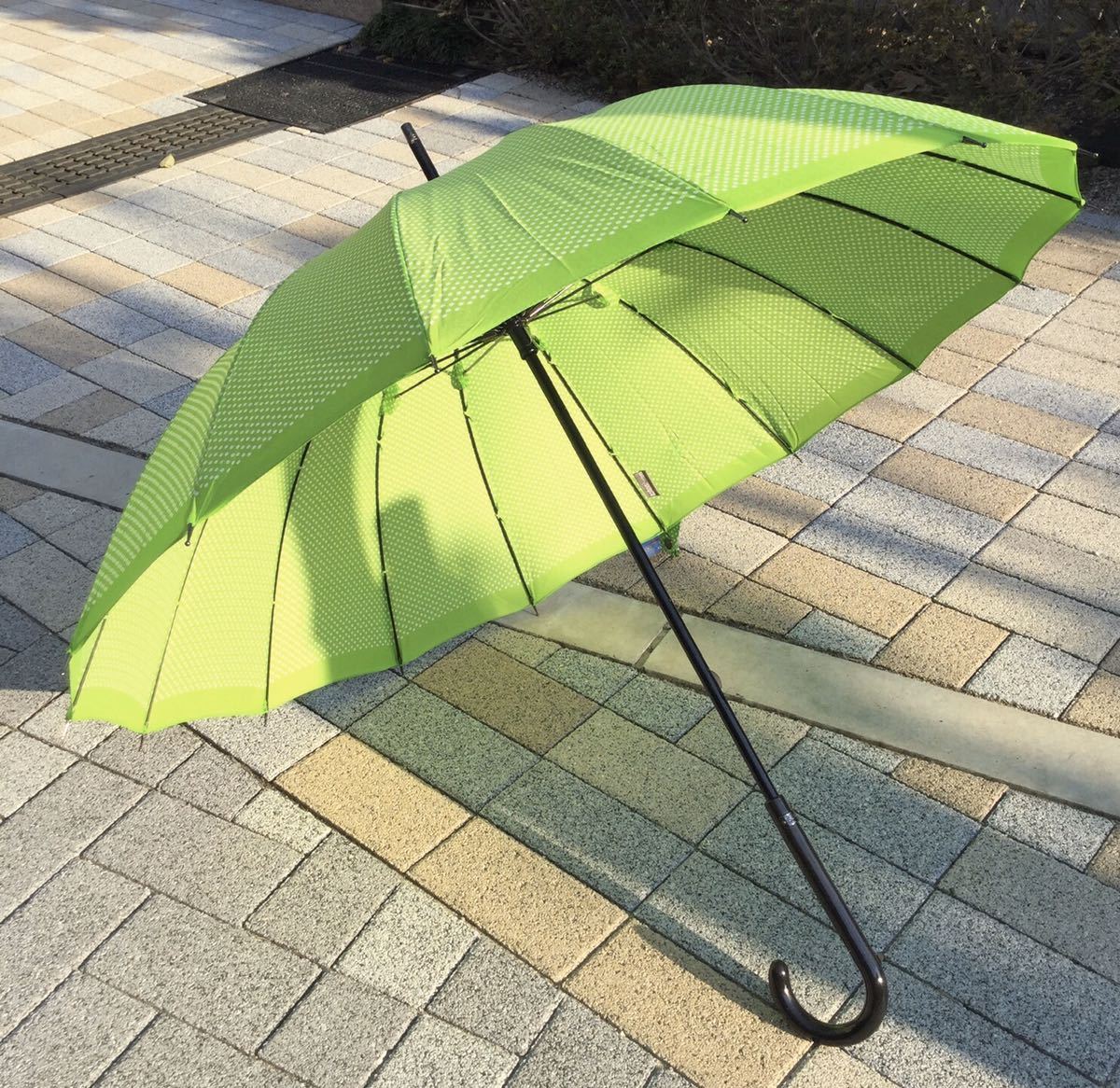 Totes Slender Manual Stick Umbrella ドット柄 16本骨 手動 日傘 雨傘 晴雨兼用傘 Lm アメリカ老舗ブランド Uv加工 Upf50 長傘 売買されたオークション情報 Yahooの商品情報をアーカイブ公開 オークファン Aucfan Com