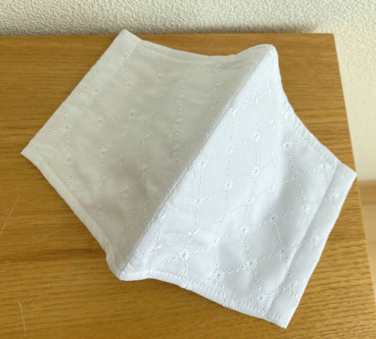【ハンドメイド】■マスクカバー(内ポケット付)■レース生地/刺繍生地使用■白/ホワイト/コットン/ダブルガーゼ■小花柄_4
