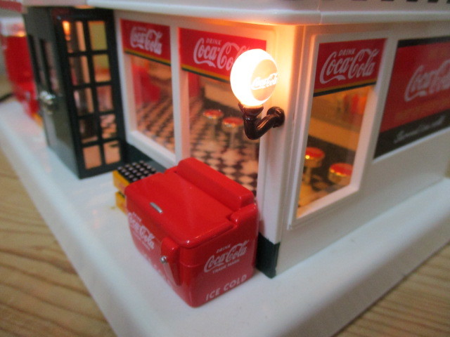 コカ・コーラデザインミニチュアダイナーハウス　ジオラマレストラン　時計、照明付き ♪コカ・コーラ DINER MINIATURE HOUSE ダイナーハウス ジオラマ 時計