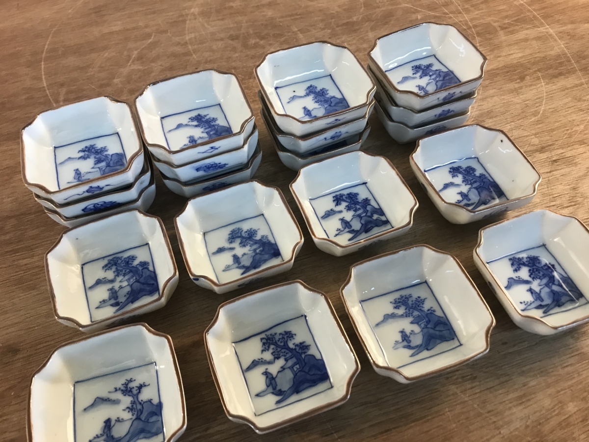 人気セール，新作登場 中国 自山 小鉢 角皿 八角形 風景画 染付 器 食器 陶磁器 磁器 レトロ アンティーク まとめて 20客 /V4-99(小鉢)｜売買されたオークション情報、yahooの商品情報をアーカイブ公開 - オークファン 鉢