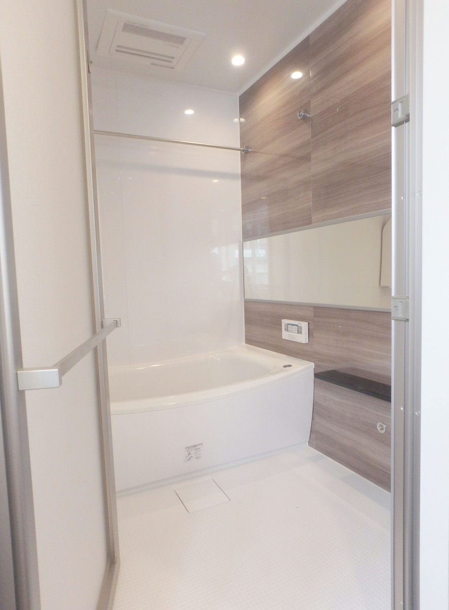 Sma4 展示品 1418 ユニットバス Toto サザナ 排水トラップ 照明付き 換気扇ダミー サーモs シャワー無し マンw1400 H00 D1800 ユニットバス 売買されたオークション情報 Yahooの商品情報をアーカイブ公開 オークファン Aucfan Com