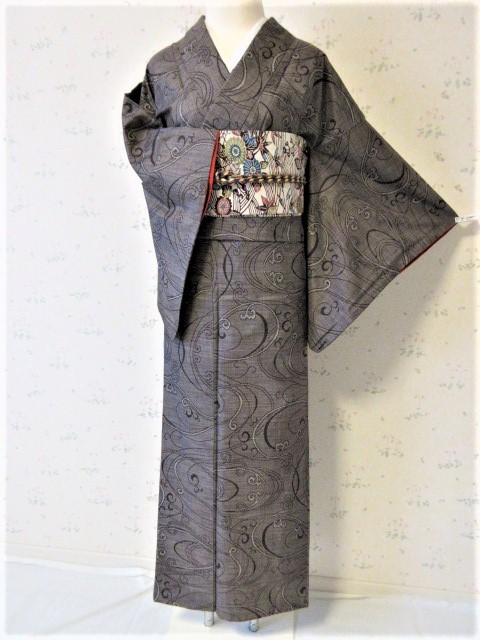 ☆つばめ☆ 泥大島紬着物~アラベスク柄~美品・正絹 新古品 本場 ☆つばめ☆ 泥大島紬着物~アラベスク柄~美品・正絹 新古品 本場