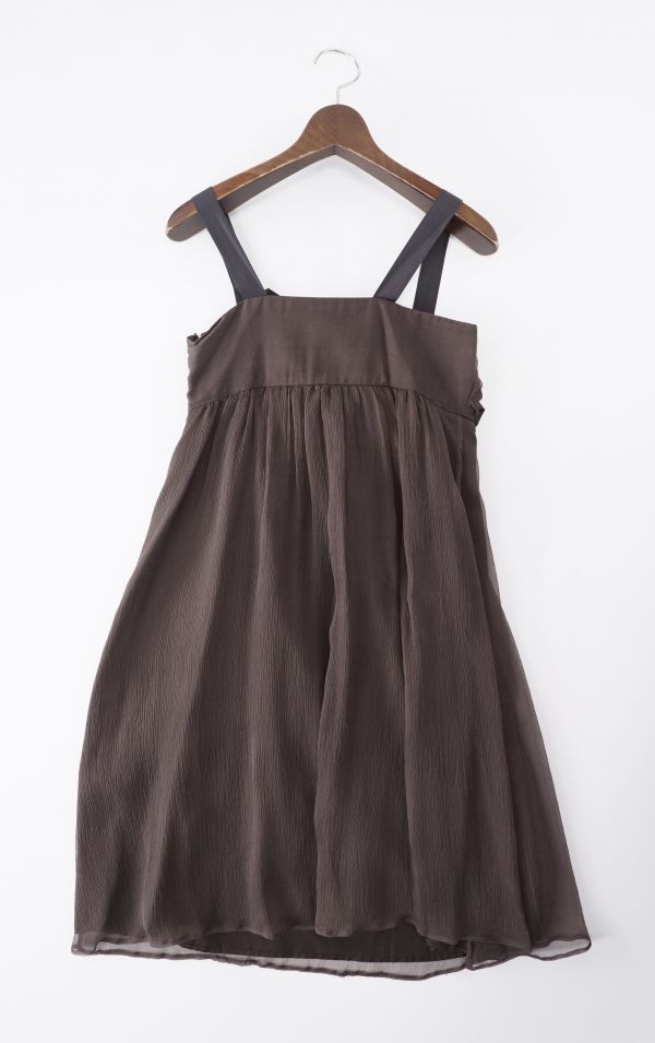 Ta9932 ラトータリテ La Totalite 総シルク シフォン リボン ノースリーブ ひざ丈 ワンピース ダークブラウン系 サイズ36 ラ トータリテ 売買されたオークション情報 Yahooの商品情報をアーカイブ公開 オークファン Aucfan Com