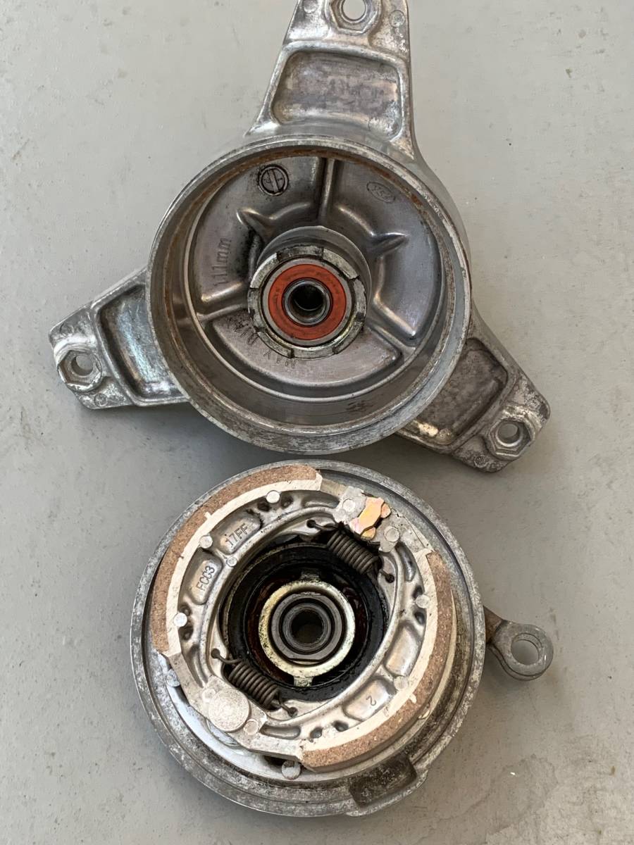 ホンダ シャリー2型のフロント3本スポークハブ・ホイール モンキー