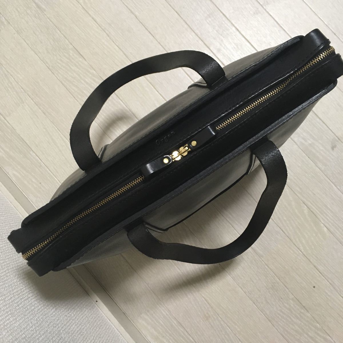 HERZ Organ 肩掛けファスナートート(G-58) 定価52,800円 色:ブラック 