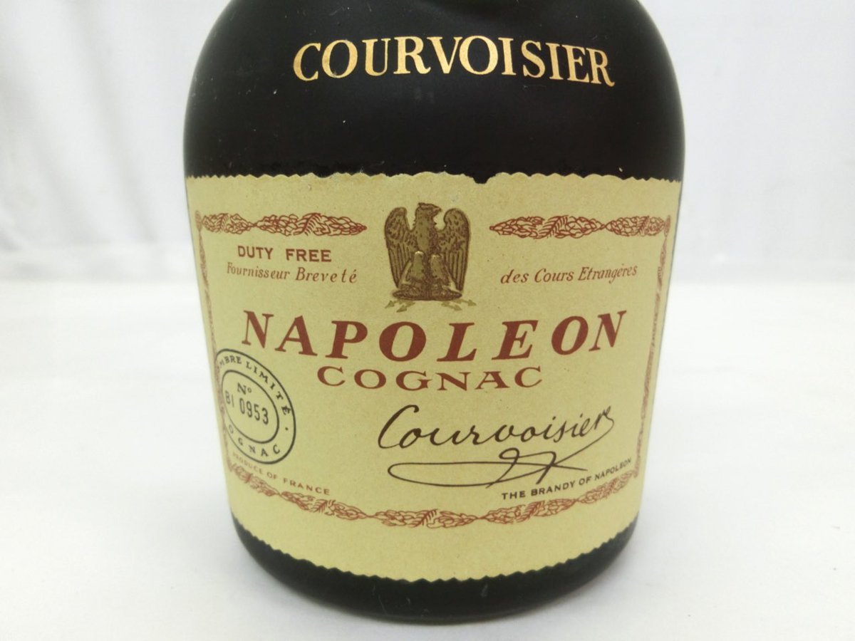 【Y-9571】未開栓 COURVOISIER クルボアジェ ナポレオン 700ml コニャック ブランデー 古酒 箱付き【千円市場】