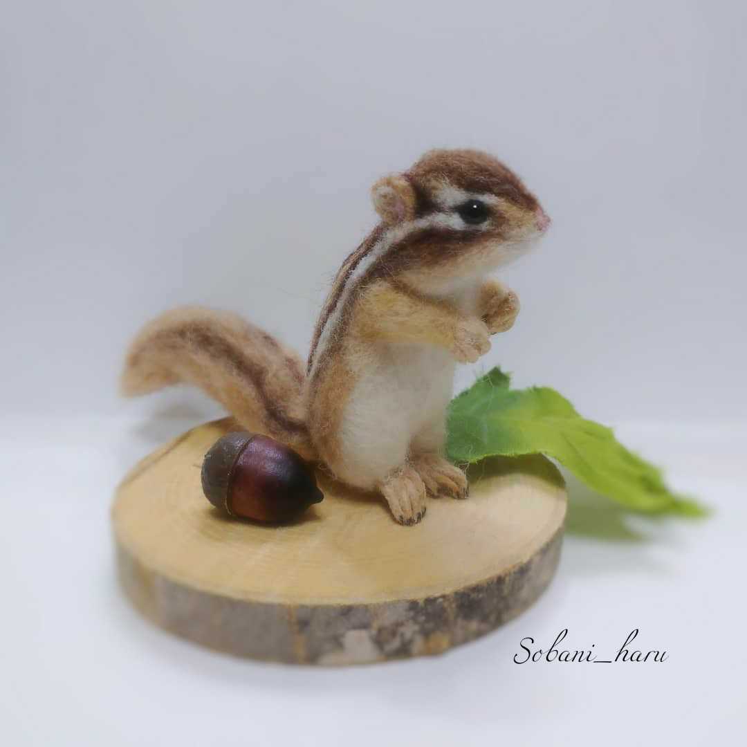 シマリス 羊毛フェルト ハンドメイド リス モフモフ しっぽ 木の