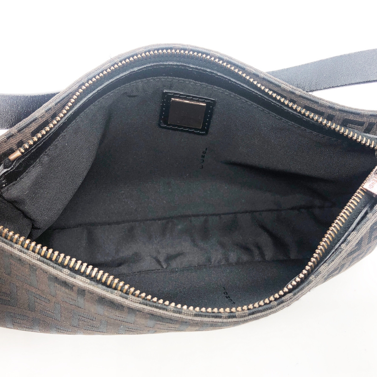 1円スタート！ 1円スタート 美品 FENDI フェンディ ズッカ柄 二つ折り 