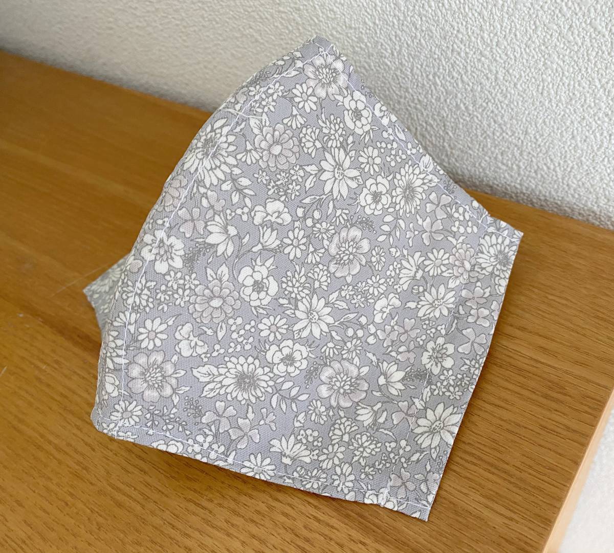 【ハンドメイド】■マスクカバー(内ポケット付)■小花柄/コットン生地■ボタニカル/フラワー/ナチュラル/ダブルガーゼ■グレー２_3