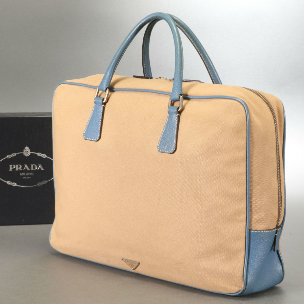 プラダ 三角ロゴプレート レザー PRADA 三角プレート 美品 三つ折り 