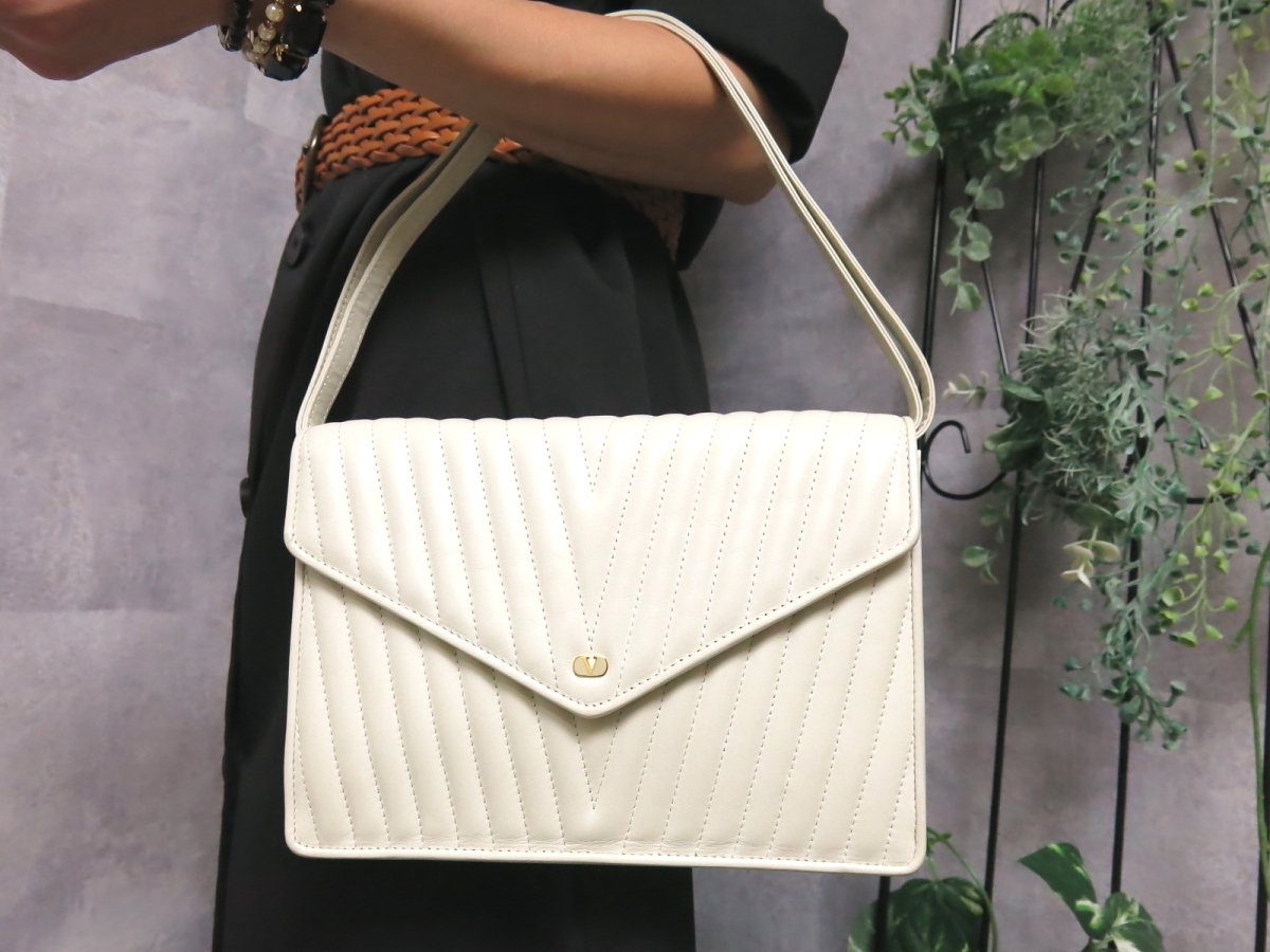 ●超美品●VALENTINO GARAVANI ヴァレンティノ ガラヴァーニ●レザー 本革●ハンド バッグ●白 ホワイト●肩掛け●かばん●Js13193
