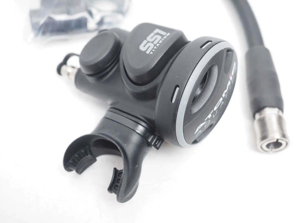  ATOMIC アトミック SS1 Titanium インフレーターオクトパス ランクAA 41917(レギュレータ)｜売買されたオークション情報、yahooの商品情報をアーカイブ公開 - オークファン レギュレータ