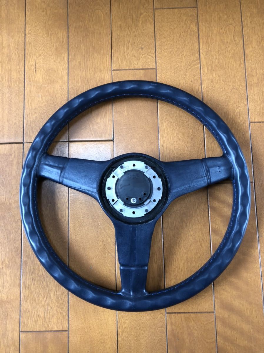 NARDI TORINO ステアリングホイール ウッド製の3スポークデザイン