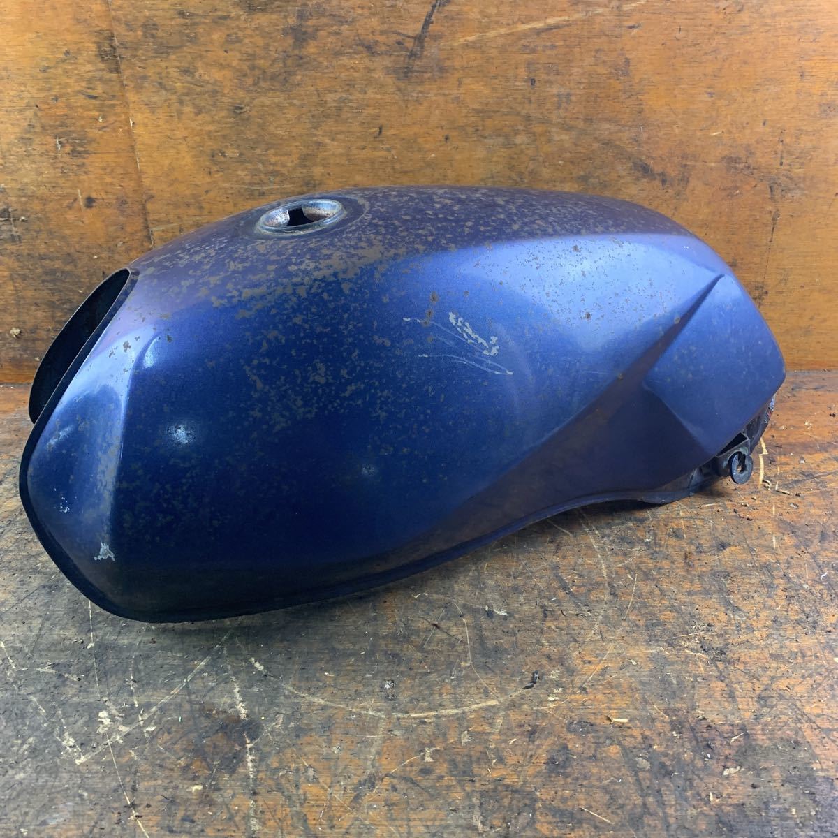 本物保証，低価 スズキ GSX250E ゴキ GJ51B-132 純正 ガソリンタンク