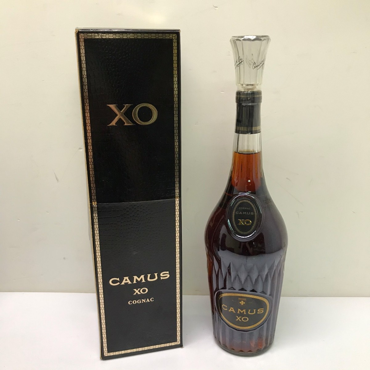  ｂ1034 未開栓 CAMUS XO ロングネック カミュ コニャック ブランデー 1000ml 箱付き(カミュ)｜売買されたオークション情報、yahooの商品情報をアーカイブ公開 - オークファン コニャック