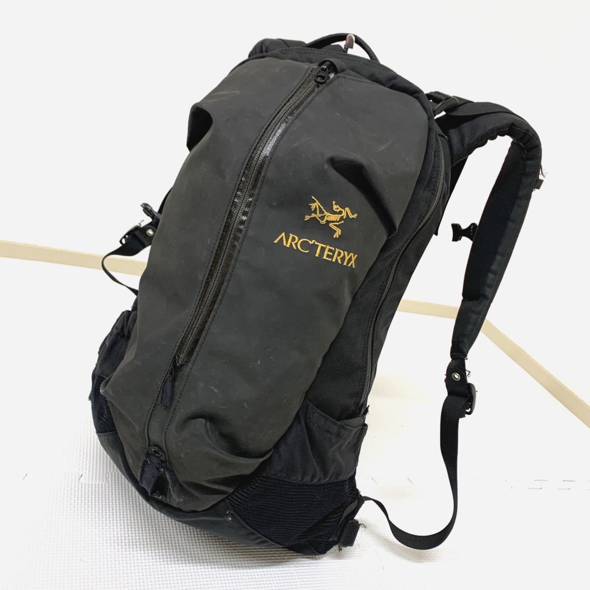 【豊富な，正規品】 モデル ARC'TERYX アークテリクス リュック バックパック デイパック メンズ ブラック 黒 アウトドア キャンプ 使い勝手良(アークテリクス)｜売買されたオークション情報、yahooの商品情報 アークテリクス