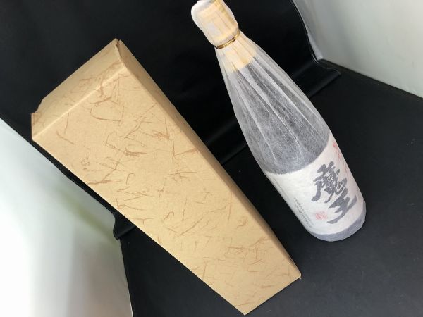 赤字超特価，得価 〓未開栓 魔王 まおう 芋焼酎 1.8L アルコール25度 2014年 一升瓶 箱付き 暗所保管 白玉醸造 名酒 HO5745(魔王)｜売買されたオークション情報、yahooの商品情報をアーカイブ公開 - オークファン 芋焼酎