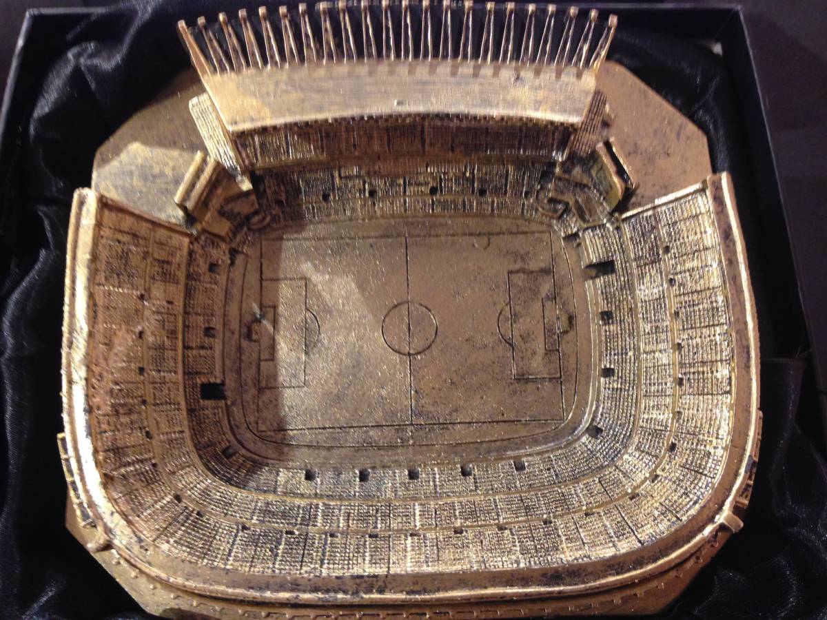 ビセンテ カルデロン スタジアム模型 クラブオフィシャル ゴールド ケース入り その他 売買されたオークション情報 Yahooの商品情報をアーカイブ公開 オークファン Aucfan Com