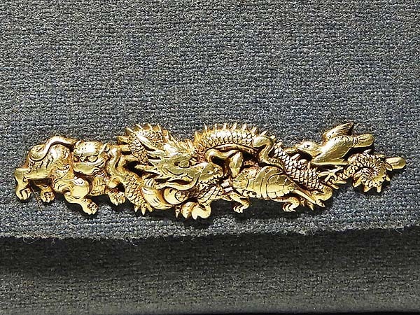 桃】提げ物：金工金無垢龍虎金具革製煙草入れ 【公式通販】