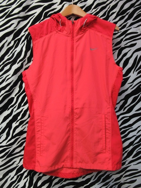 100円スタート R4 79i Nikeナイキ ランニング ナイロンベスト フード付き フルジップ 赤レッド サイズm ウインドブレーカー 売買されたオークション情報 Yahooの商品情報をアーカイブ公開 オークファン Aucfan Com