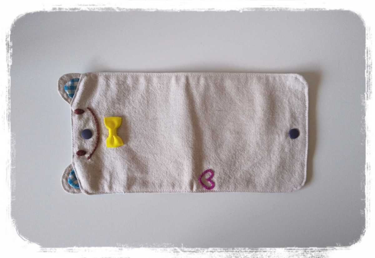 ハンドメイド☆仮置きマスクケース＊にっこりくまさん＊ドット＊ハート刺繍★黄色の蝶ネクタイ＊お顔刺繍＊マスクの一時保管に大活躍！_4