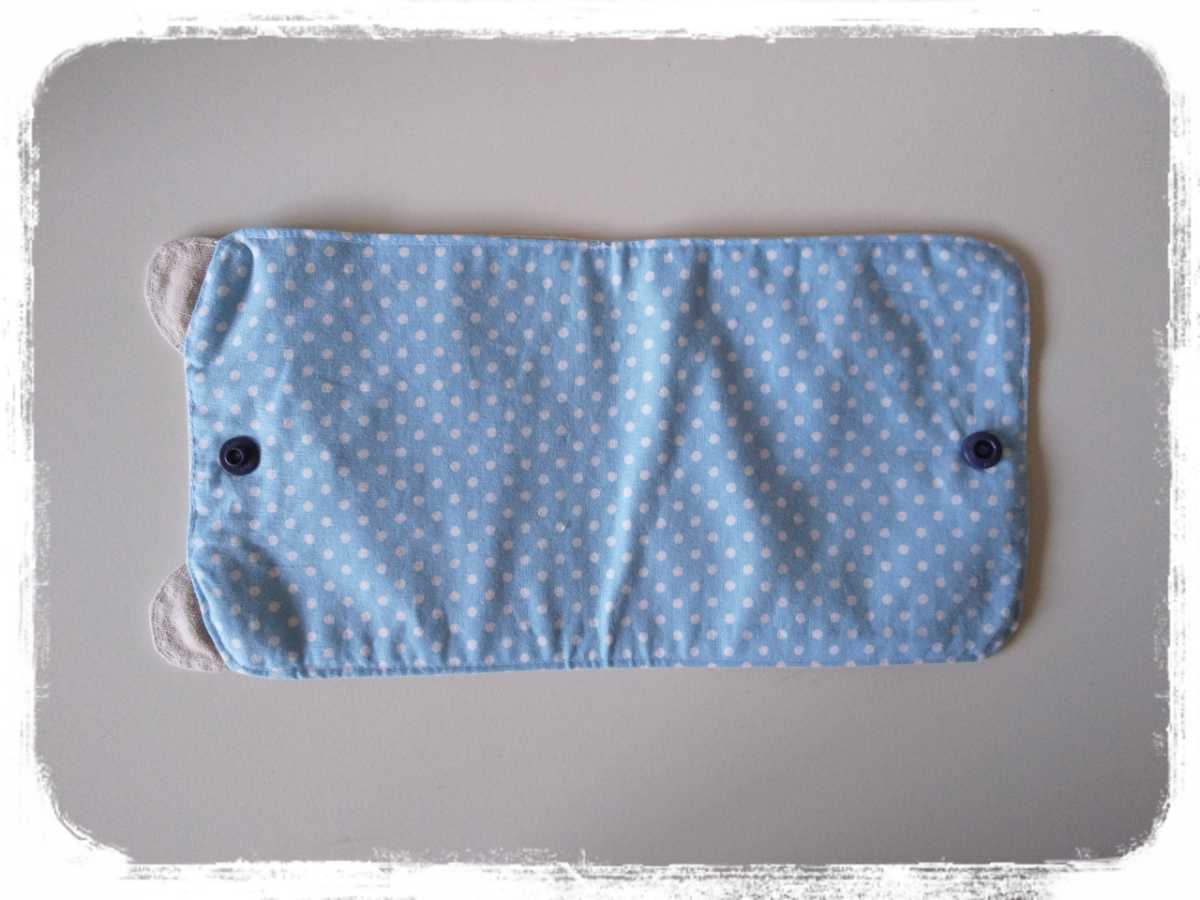 ハンドメイド☆仮置きマスクケース＊にっこりくまさん＊ドット＊ハート刺繍★黄色の蝶ネクタイ＊お顔刺繍＊マスクの一時保管に大活躍！_5